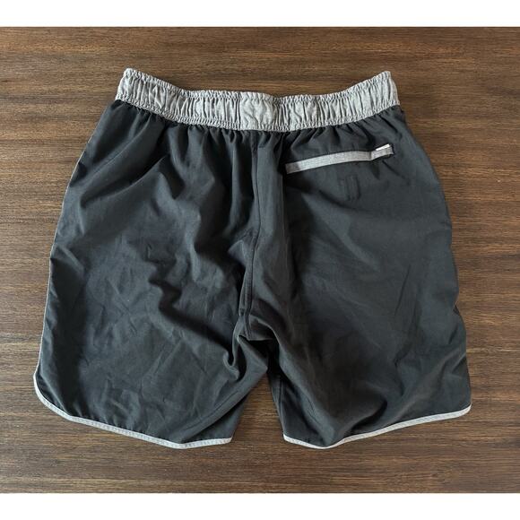 Vuori Banks Shorts Mens Medium Running Unlined Surf Swim 7 In Inseam - Picture 2 of 8